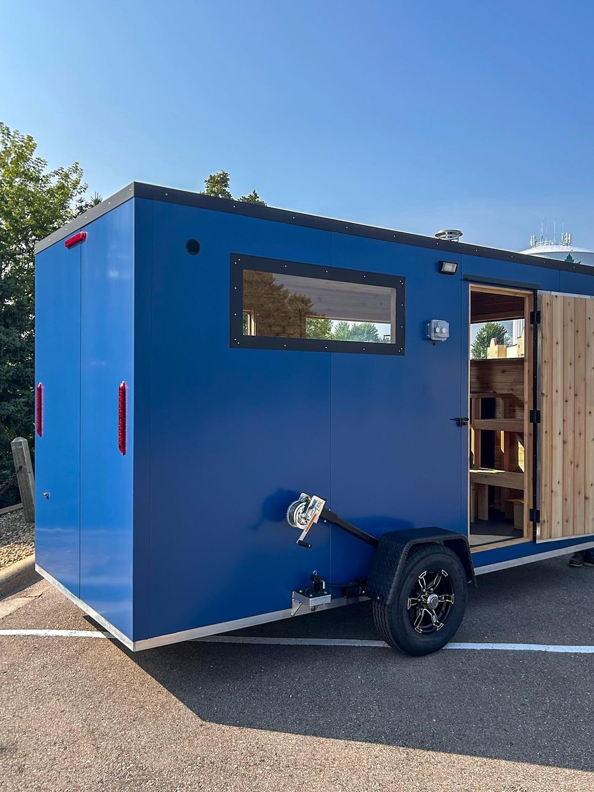 remolque mini casa azul