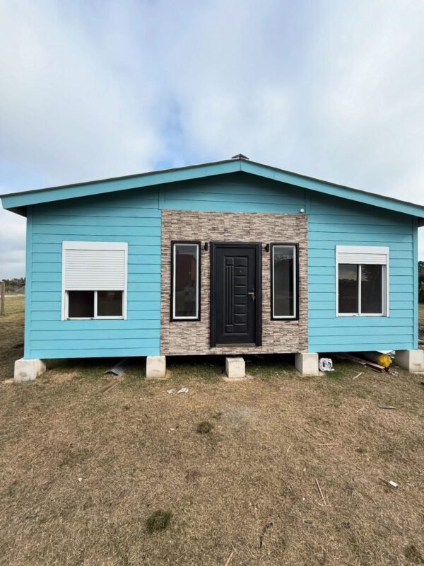 son dos contenedores de 20 pies hc y prefabricado de 3,0m con un total de 47 m2