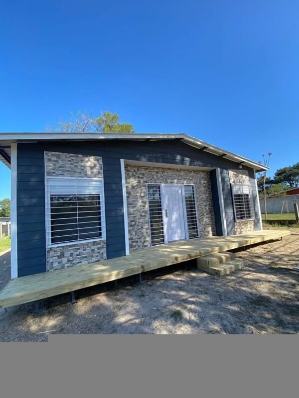 son dos contenedores de 20 pies hc y prefabricado de 4m con un total de 54 m2 m2